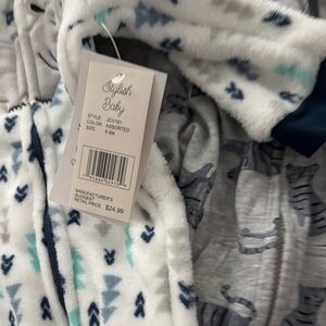 BUNDLE (NEW) 3-6 months Stylish Baby Onesie, 5 pieces plus 4 infant bins